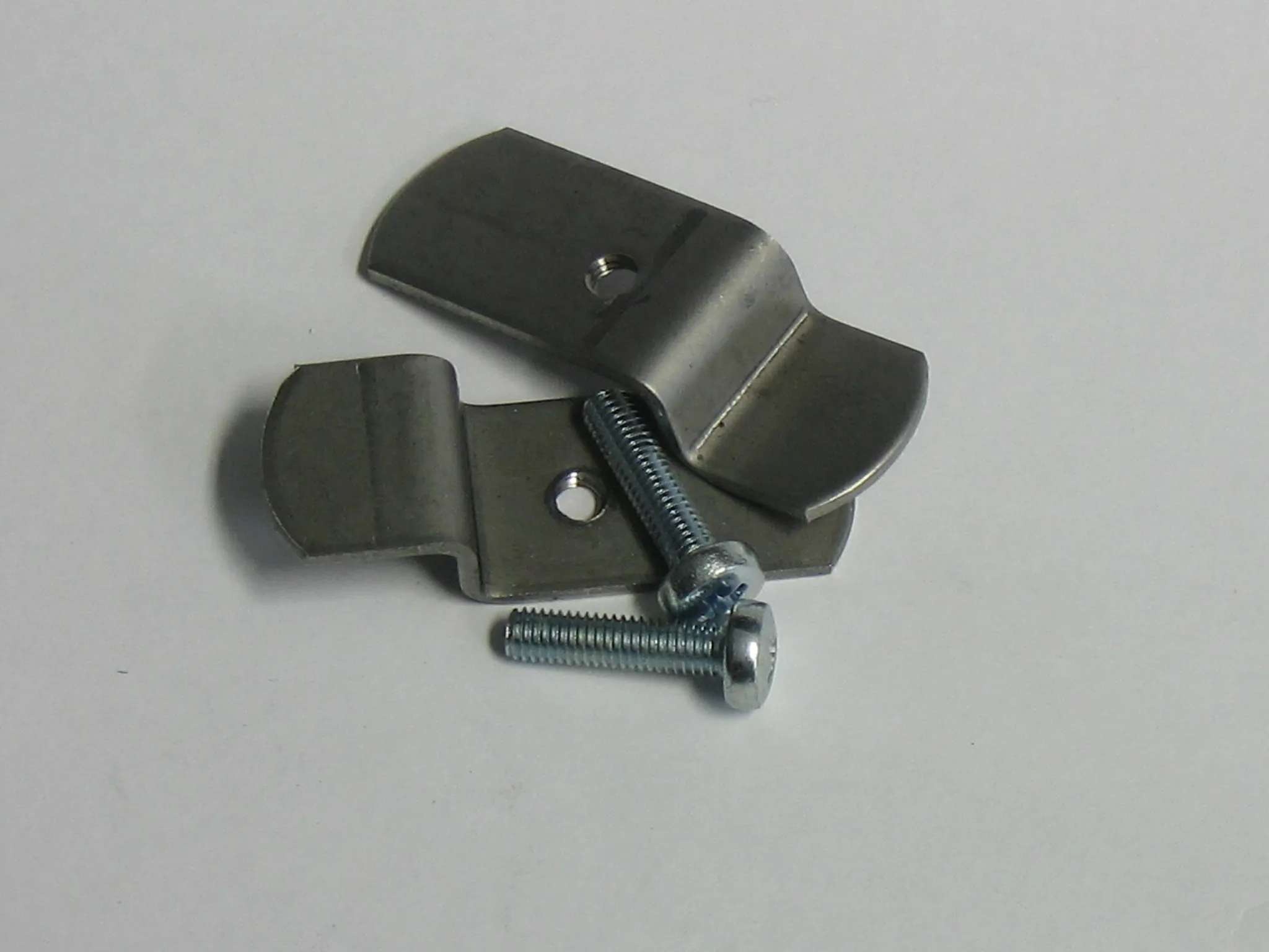 2 Riegel m. Schrauben zu Montagerahmen W2000/2002