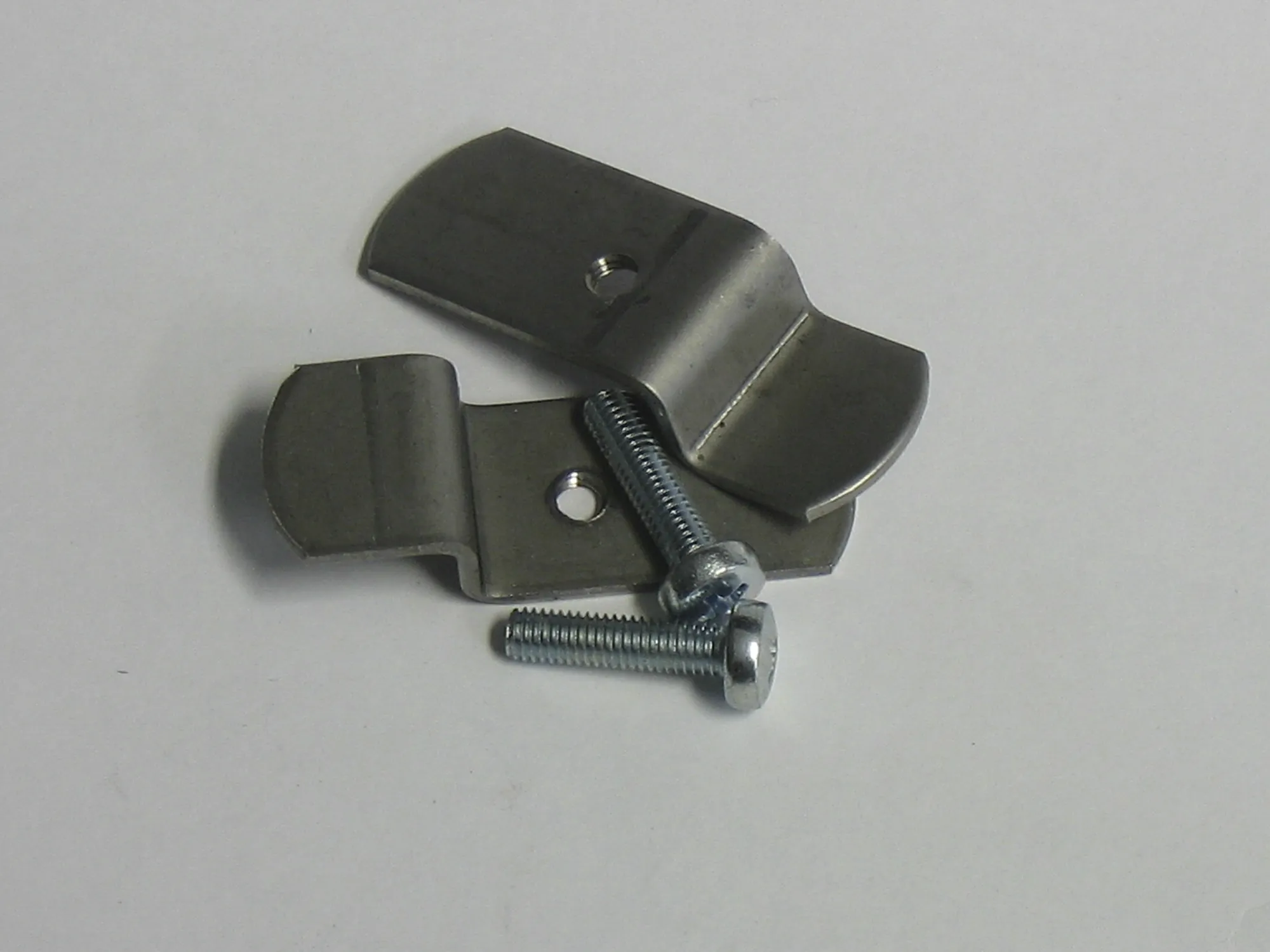 2 Riegel m. Schrauben zu Montagerahmen W2000/2002